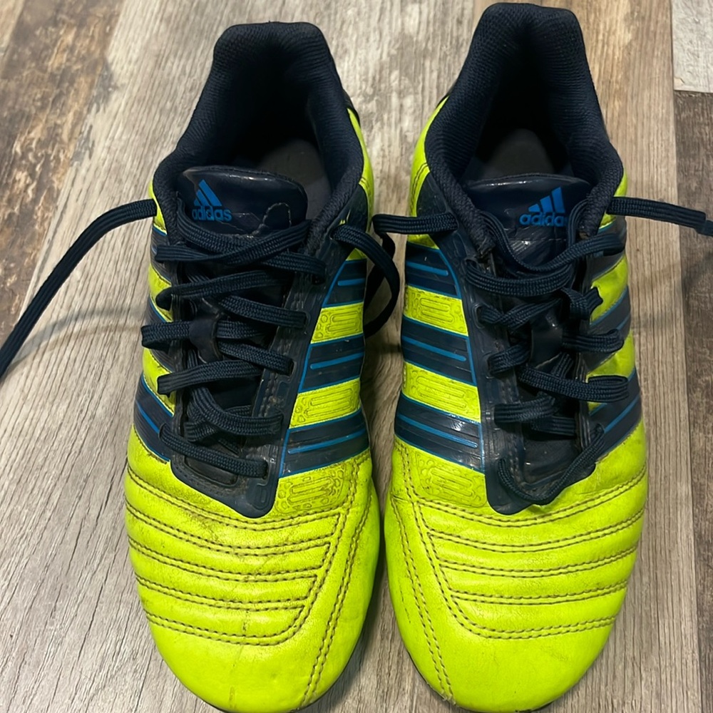 Adidas predator youth soccer cleats